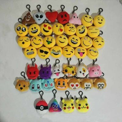 Χαριτωμένο καλό παιχνίδι Keychain βελούδου Emoji με το γάντζο για τα δώρα προώθησης