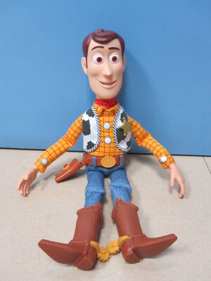 Παιχνίδια Pixar Toy Story βελούδου μουσικής κινούμενων σχεδίων της Disney που μιλούν τον ξύλινο αριθμό δράσης σερίφηδων