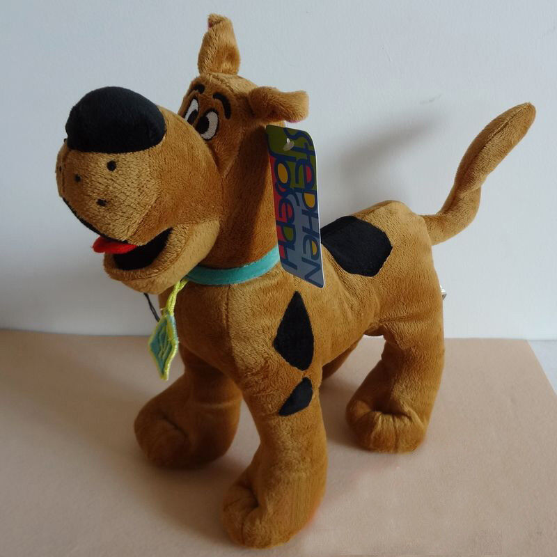 Τα καλά scooby γεμισμένα doo ζώα παιχνιδιών βελούδου κινούμενων σχεδίων στη στάση θέτουν